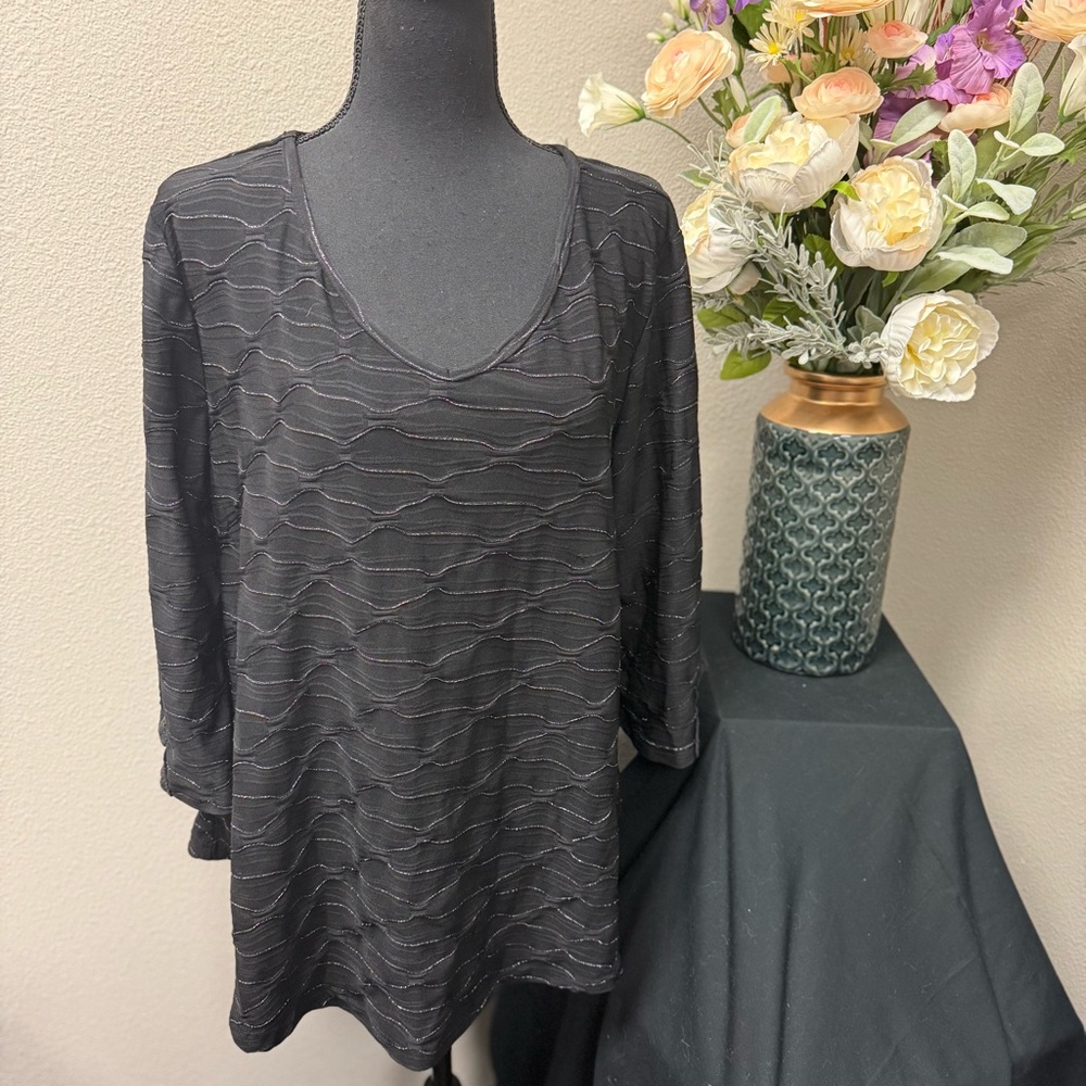 Stem & Vine Black 3/4 Sleeve Textured Top - Size 1X
